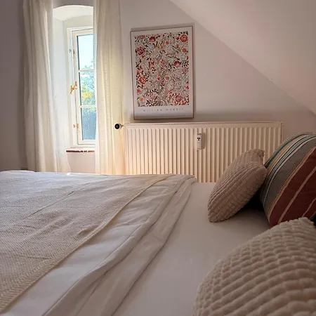 Grosszuegiges Stadthaus Fuer 8 Personen Mit Kachelofen & 2 Terrassen Niebüll