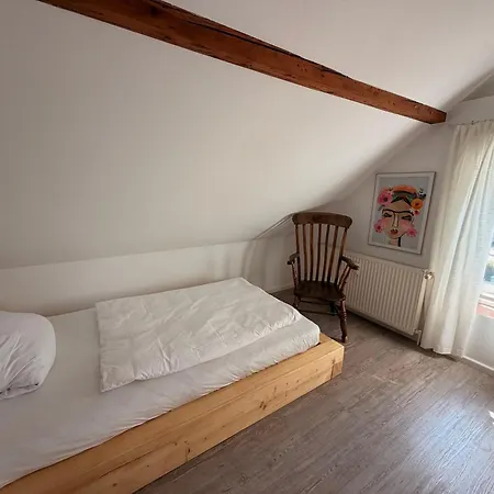 Vakantiehuis Grosszuegiges Stadthaus Fuer 8 Personen Mit Kachelofen & 2 Terrassen