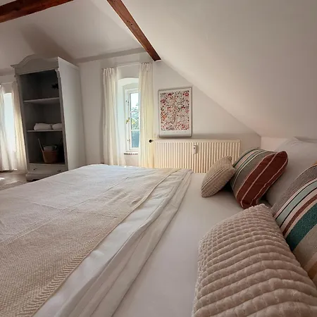 Grosszuegiges Stadthaus Fuer 8 Personen Mit Kachelofen & 2 Terrassen