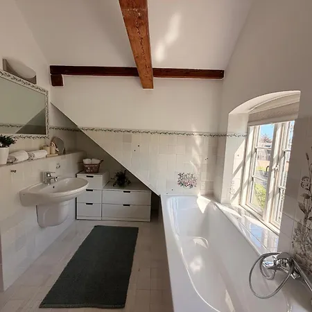 Tatil Evi Grosszuegiges Stadthaus Fuer 8 Personen Mit Kachelofen & 2 Terrassen